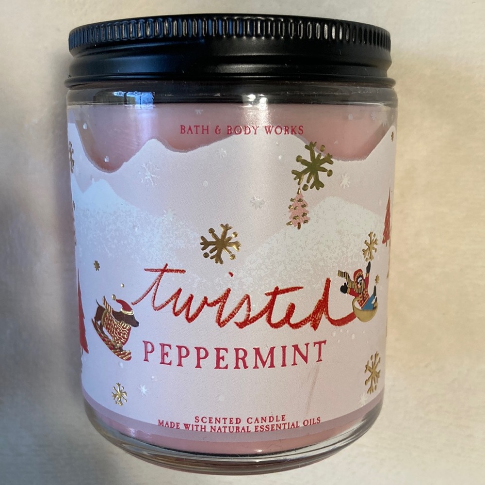 FINAL SALE: NWT Bath and Body Works Candle ✨ Twisted Peppermint